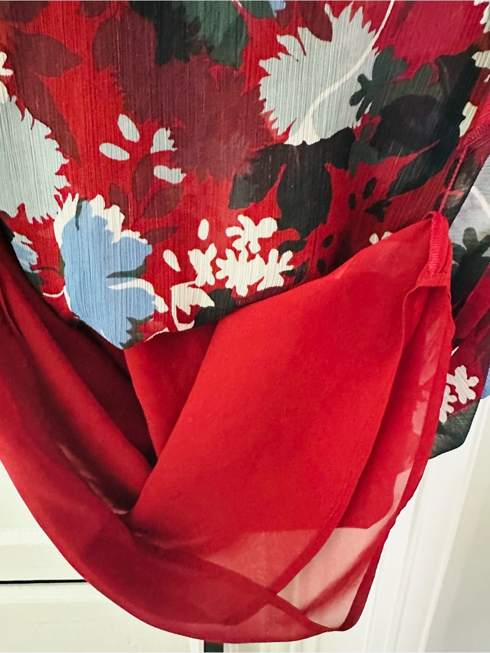 Ann Taylor Red Floral Short-Sleeve V-Neck Blouse with Blue Accents - Picture 7 of 8